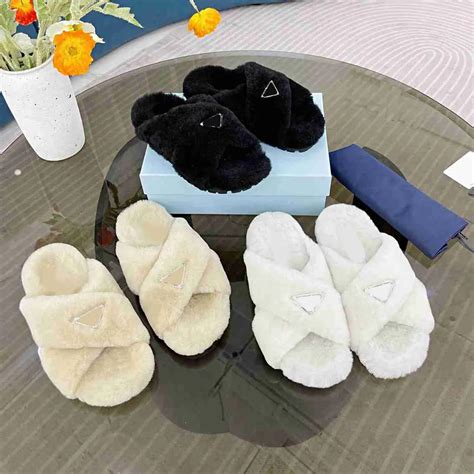 luxury designer women fur slippers.